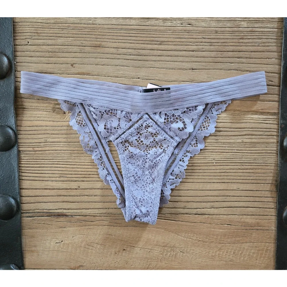 Victoria's Secret Cheekini Peekaboo Lace Panty sz XS New